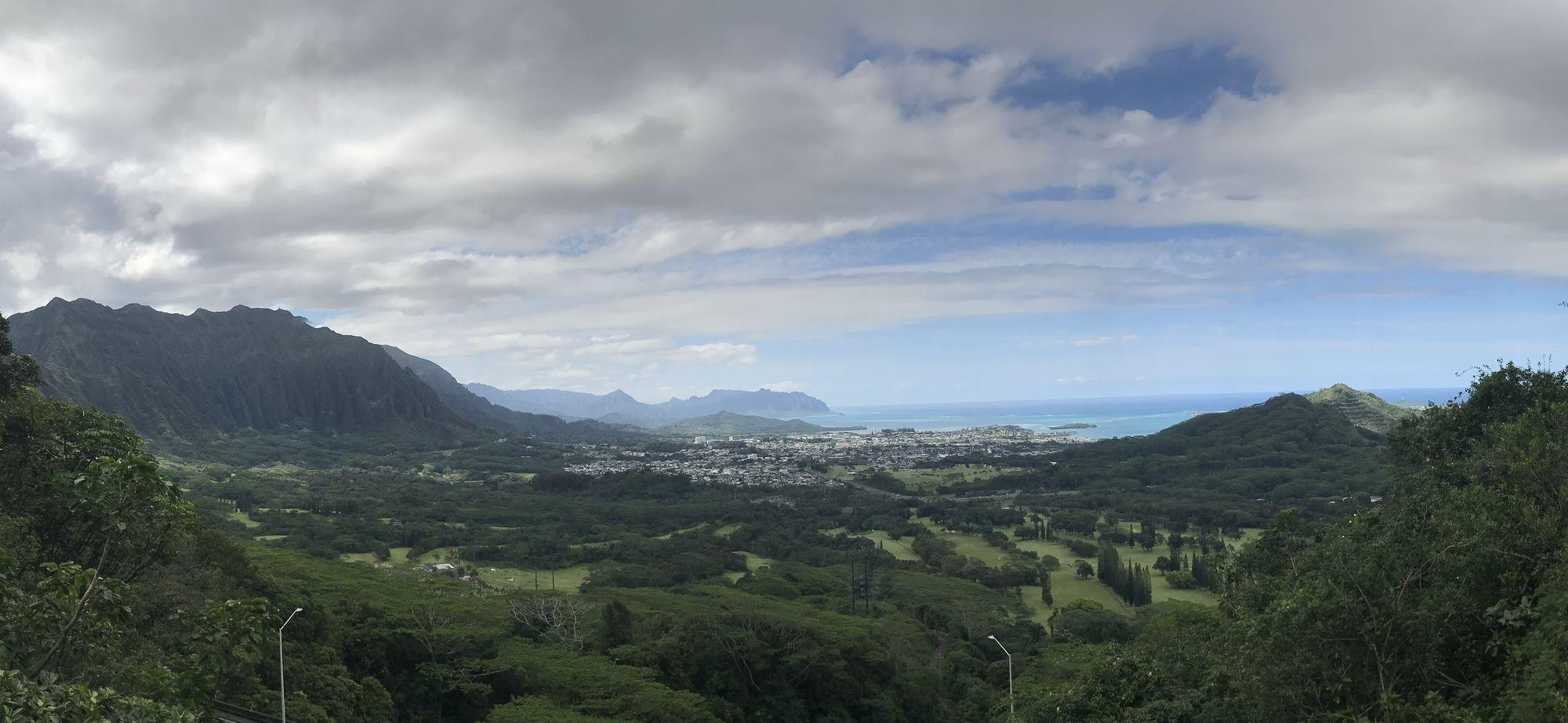 The view from the Nu‘uanu Pali Lookout over Kāne‘ohe and the windward coast
