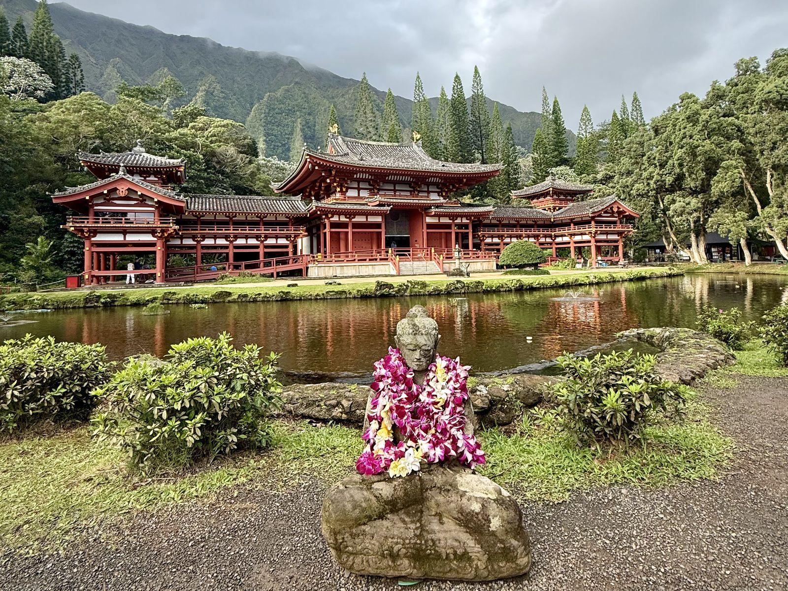 The Byodo-In Temple and its koi pond beneath the Ko‘olau